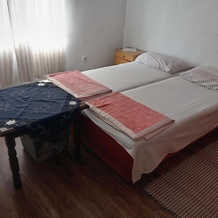 "Poetsko Cose" Nikole Tesle 86 Casa de hóspedes Morović Exterior foto