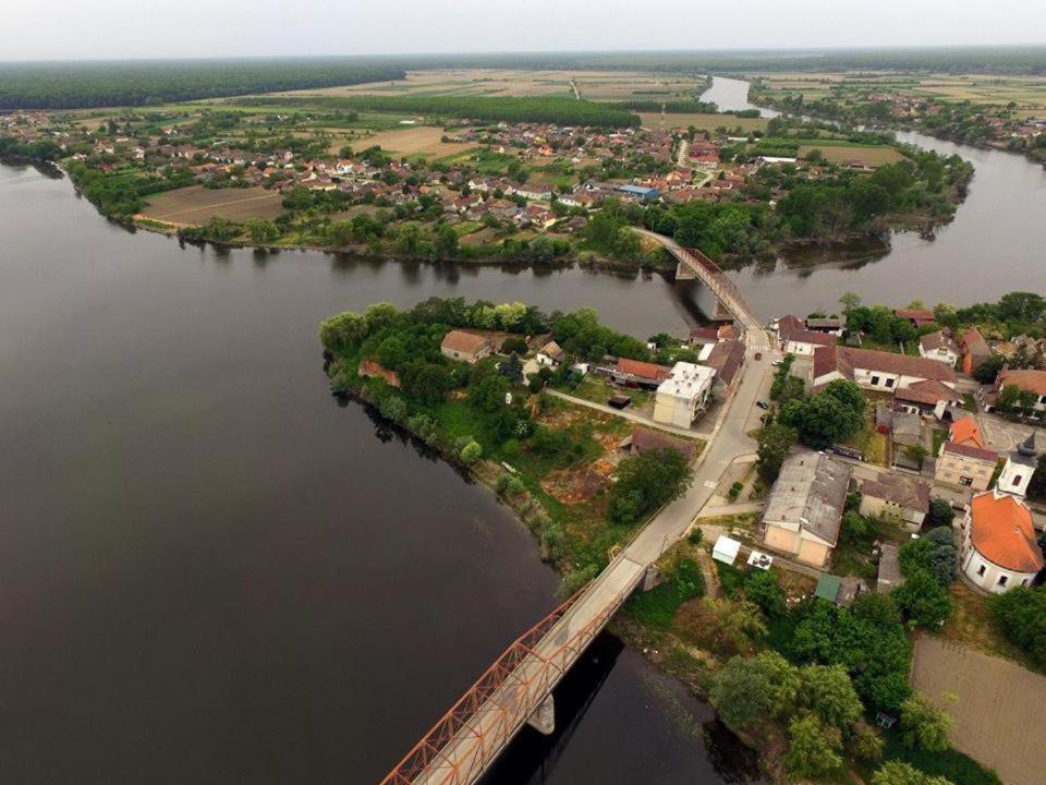 "Poetsko Cose" Nikole Tesle 86 Casa de hóspedes Morović Exterior foto